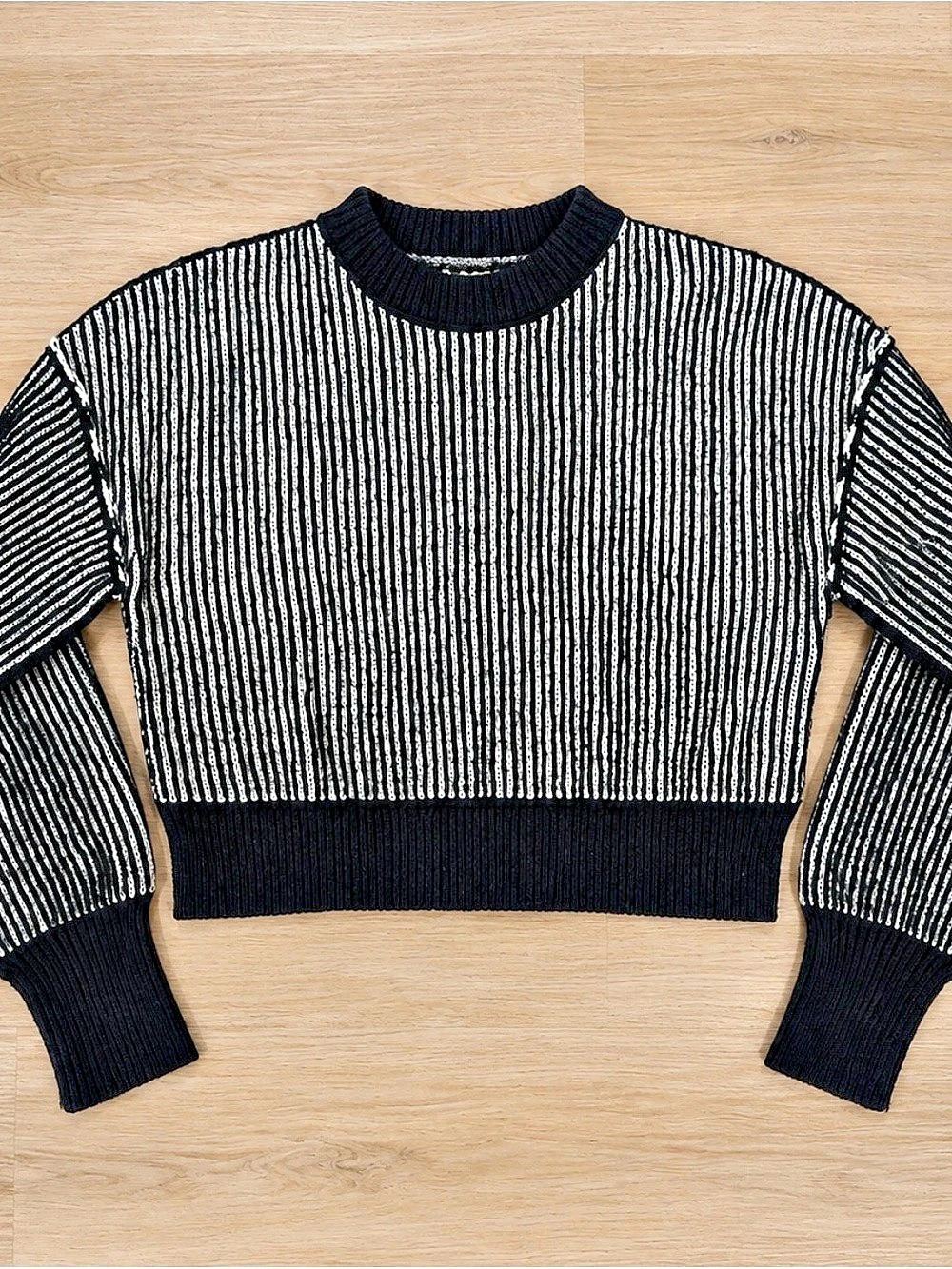 New in Two Tone Striped Casual Stripe Sweater Top Black & White Large